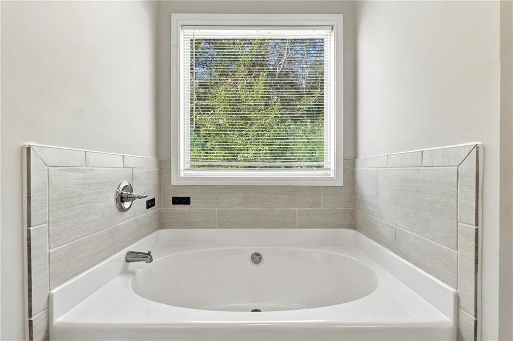 3184 Hawthorne Path Property Photo 39