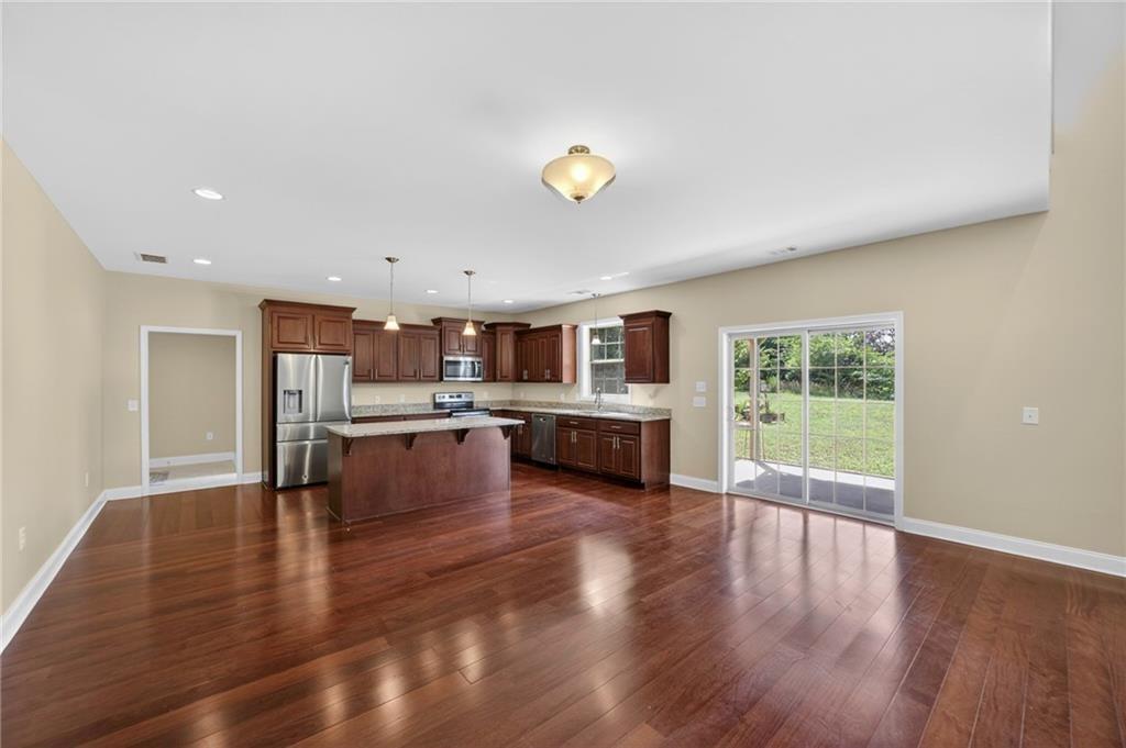 2204 Sidney Drive Property Photo 14