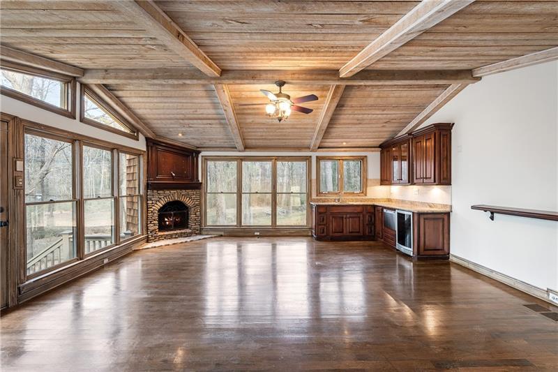 2468 Ridgeway Drive Property Photo 6