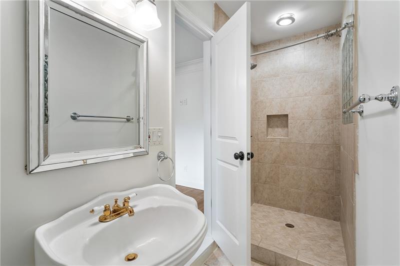 2468 Ridgeway Drive Property Photo 27