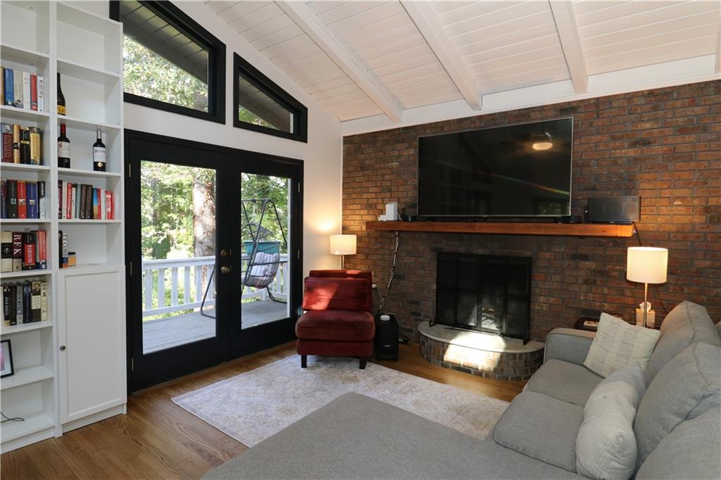 3235 Lakeside Drive Property Photo 8