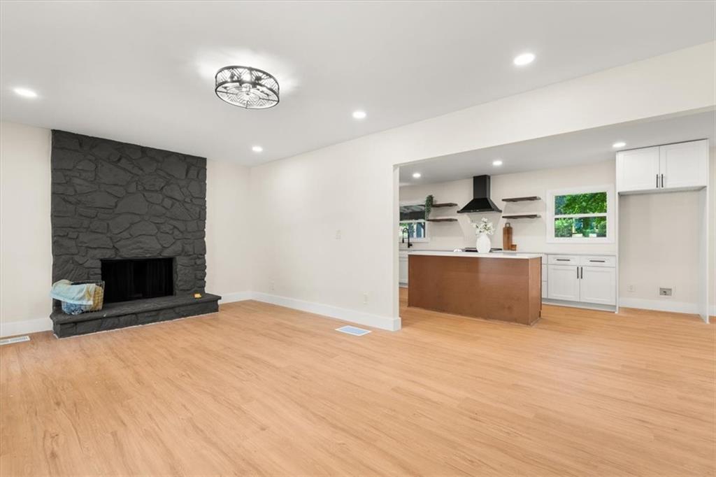 2177 E Chester Circle Se Property Photo 8