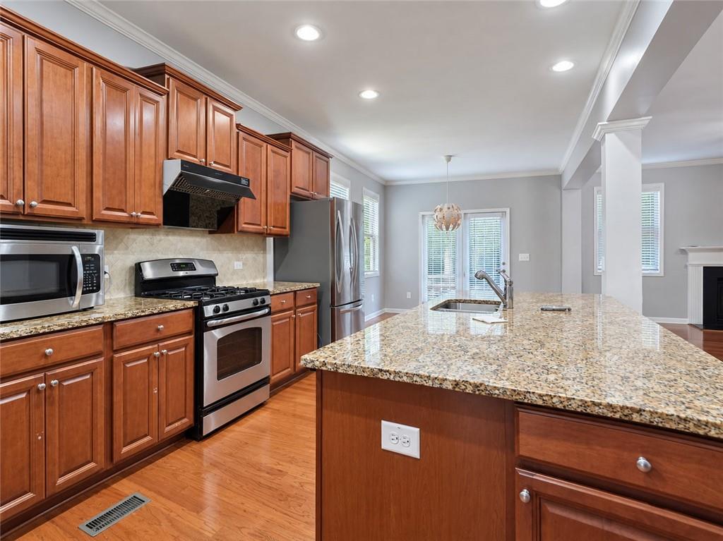 3422 Fallen Oak Drive Property Photo 14
