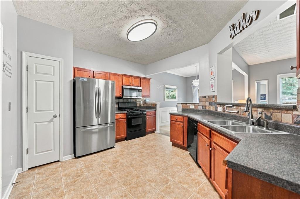 620 Oleander Way Property Photo 10