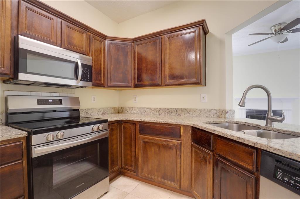 4033 Oak Glenn Drive Property Photo 10