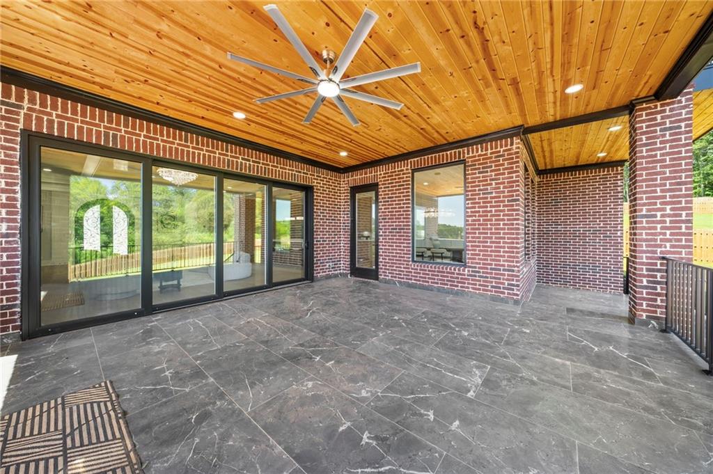 403 Thunder Road Property Photo 37