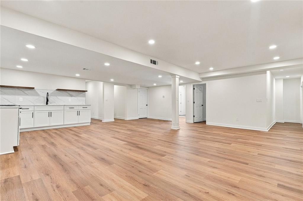1761 E Gate Drive Property Photo 27