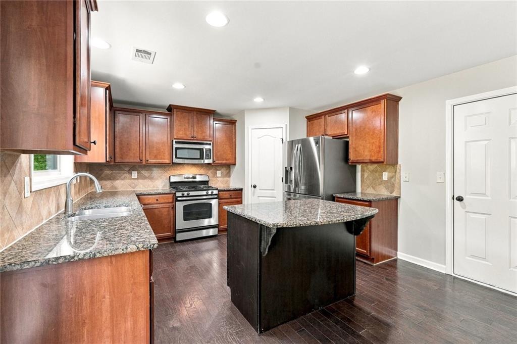 5335 Redfield Way Property Photo 7