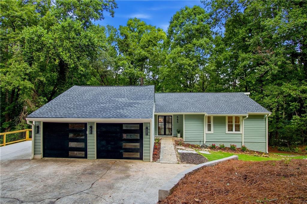545 Longleaf Drive Property Photo 1