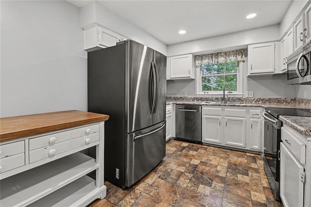 1104 Moorestown Property Photo 4