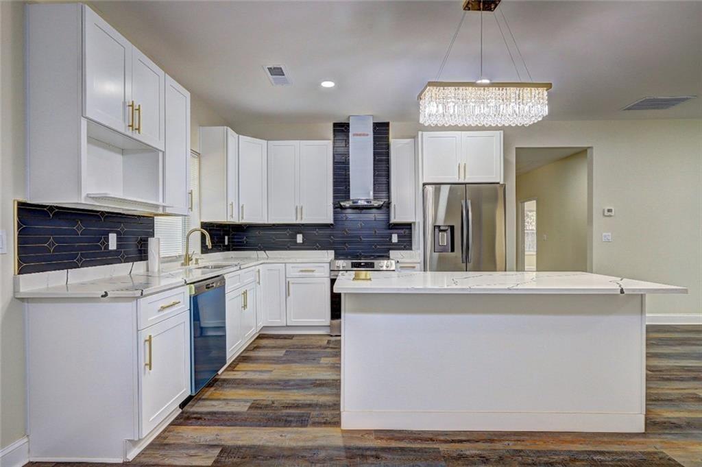 7839992 Property Photo 3
