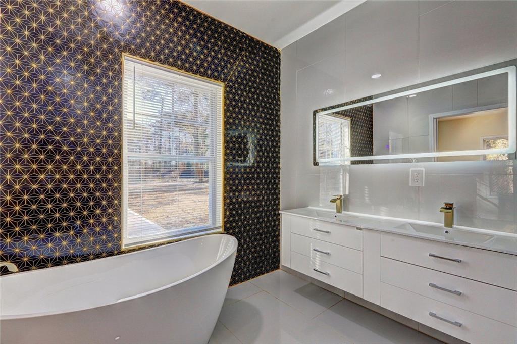 7839992 Property Photo 8