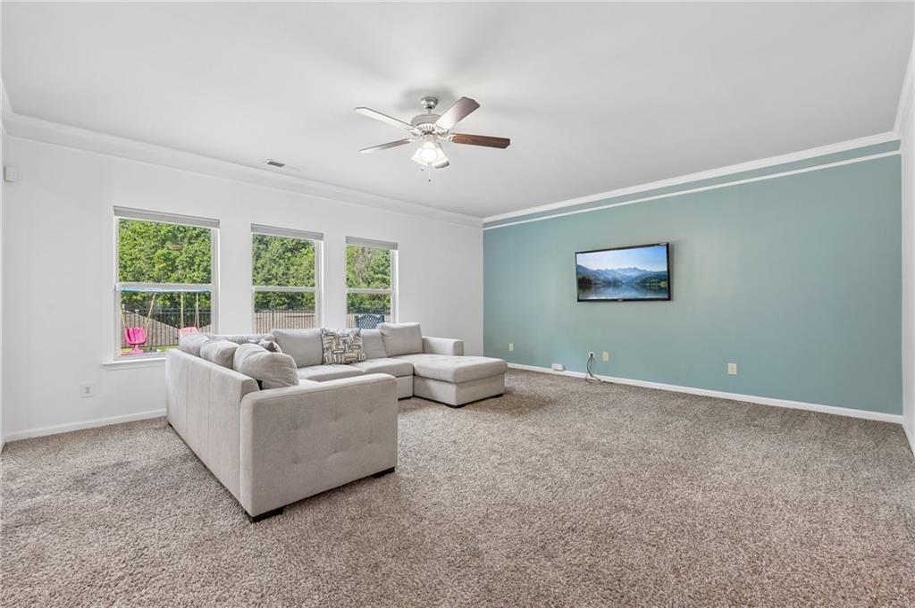 708 Pineglen Drive Property Photo 4