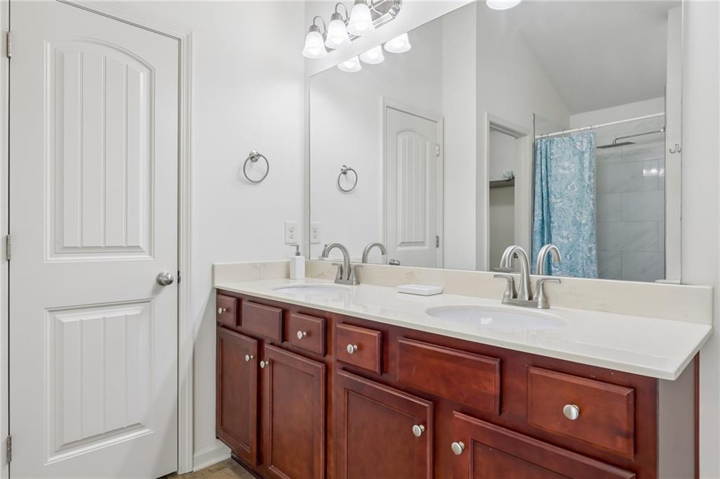 708 Pineglen Drive Property Photo 14