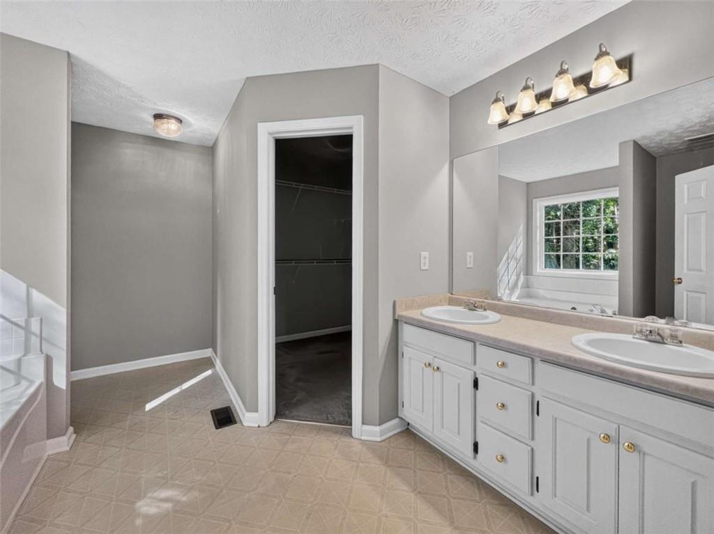 1052 Crystal Brook Way Property Photo 16