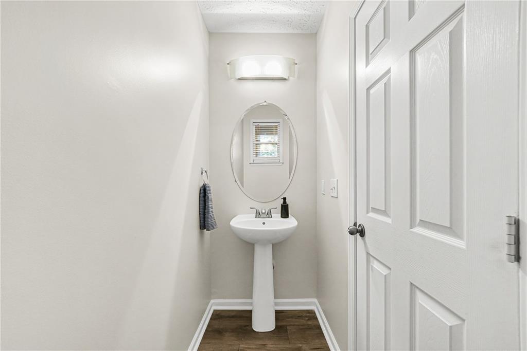 302 Oak Leaf Place Property Photo 8
