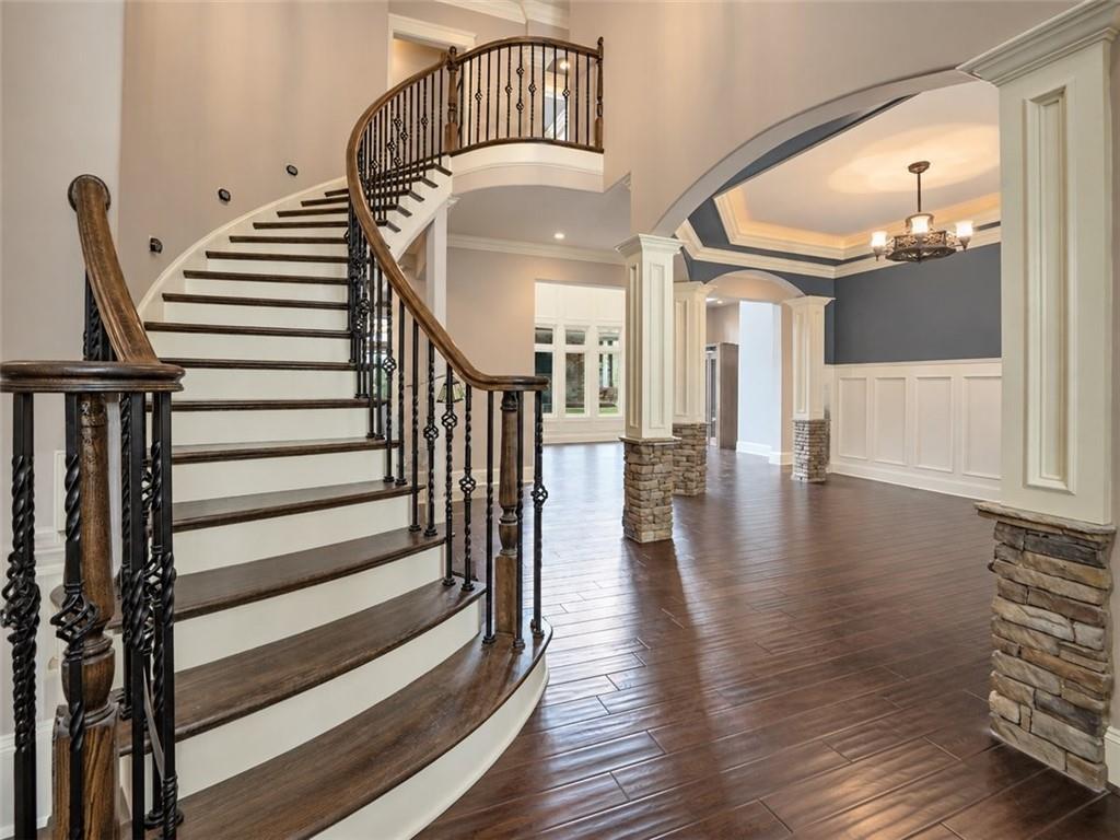 1011 Highgrove Drive Property Photo 3
