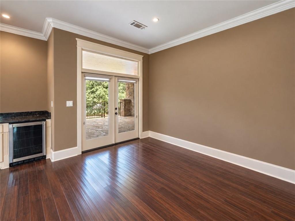 1011 Highgrove Drive Property Photo 12