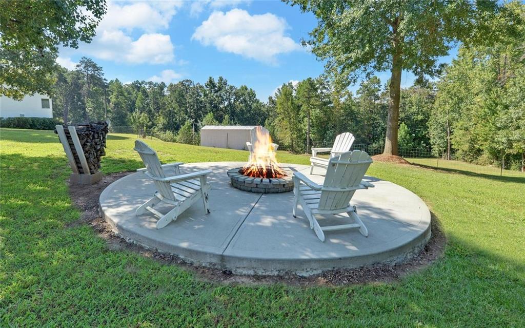 4264 Highway 105 Property Photo 6