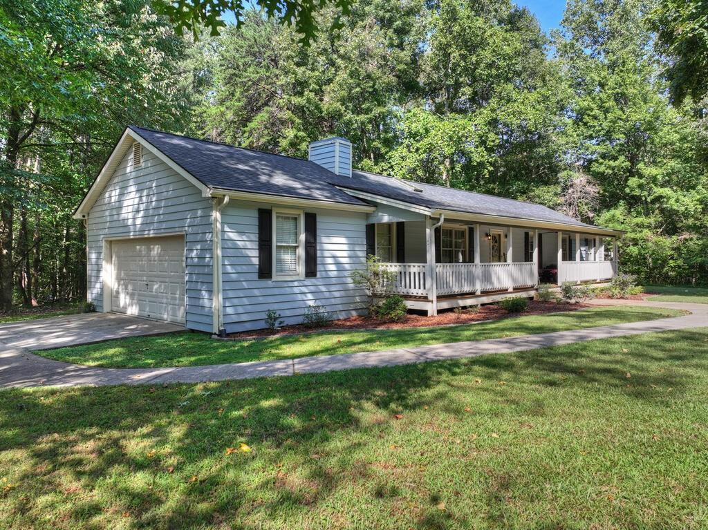46 White Oak Drive Property Photo 2