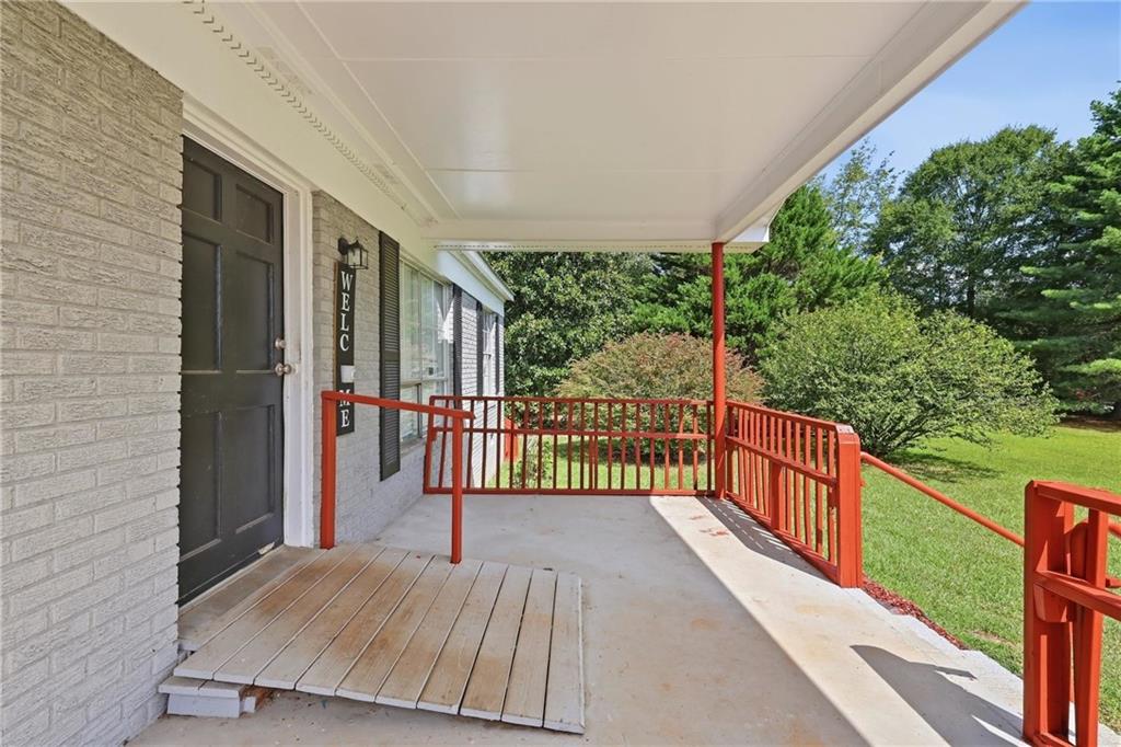 814 Brookdale Rd Property Photo 7