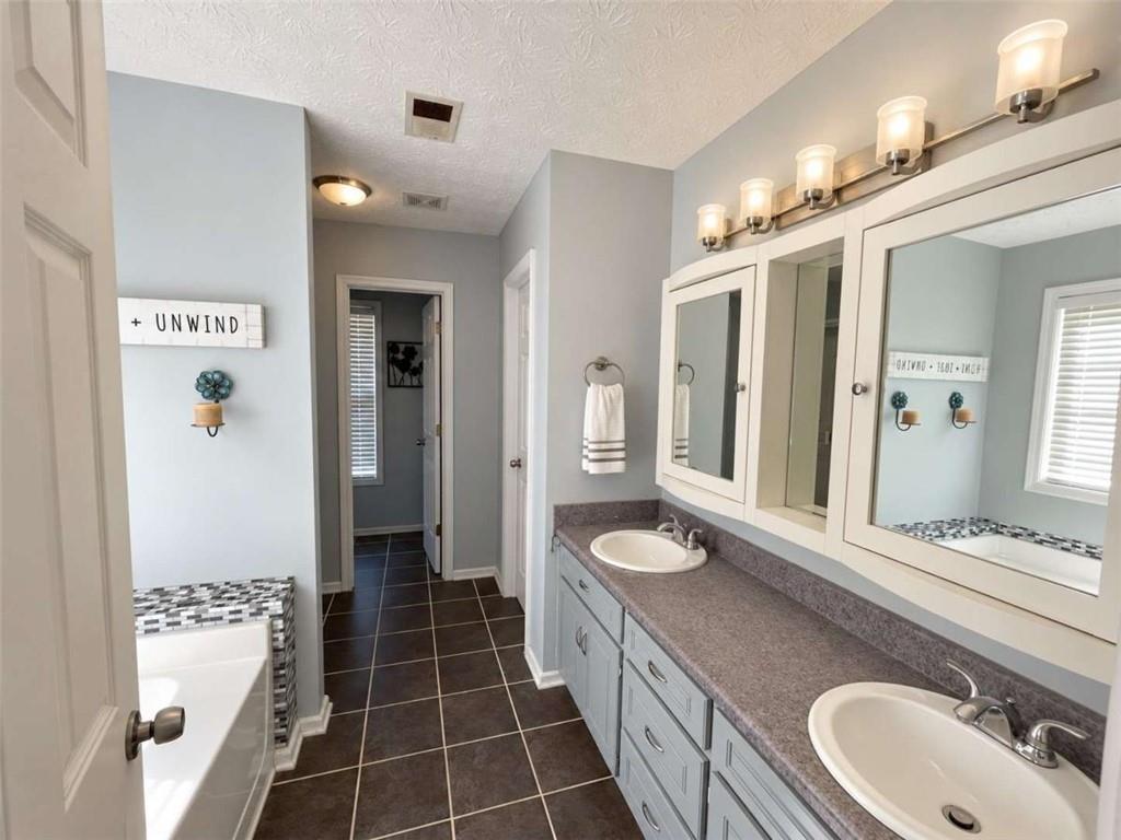 587 Saddle Ridge Drive Property Photo 6