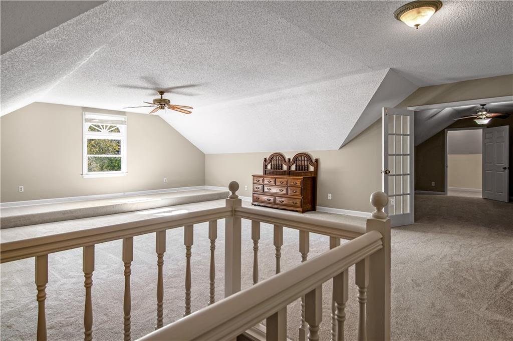 560 Saddle Crest Drive Property Photo 12