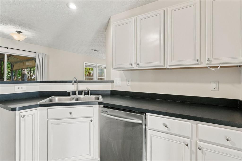 4458 High Gate Drive Nw Property Photo 9
