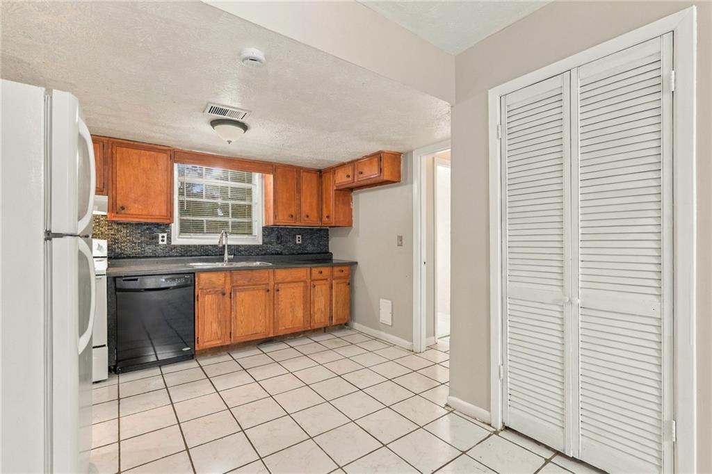 1166 Shoreham Drive Property Photo 3