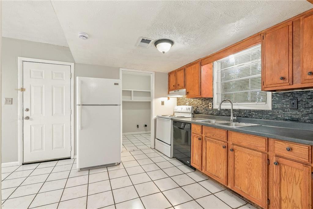 1166 Shoreham Drive Property Photo 4