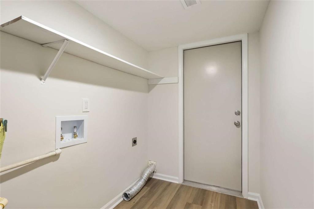 4068 Hunt Way Property Photo 12
