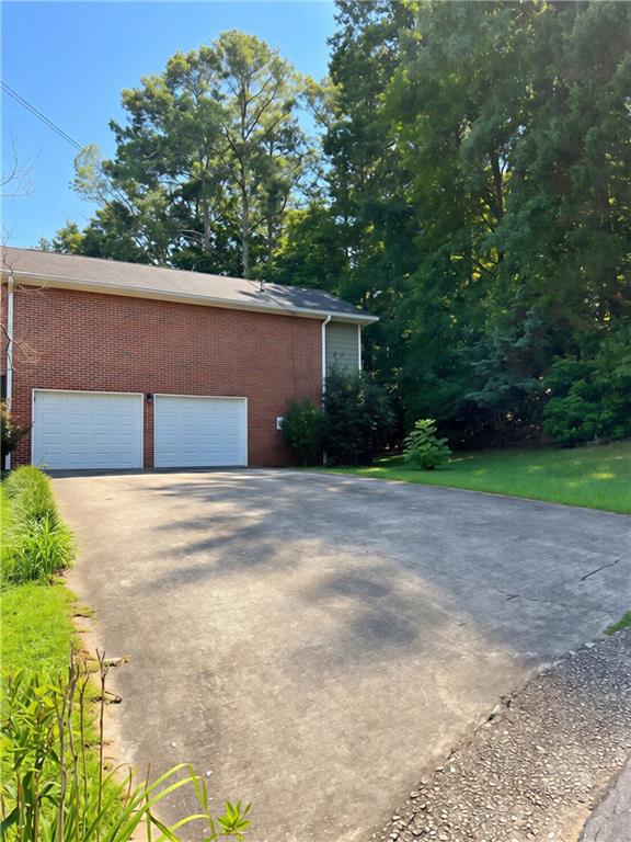 33 Chief Circle Property Photo 3