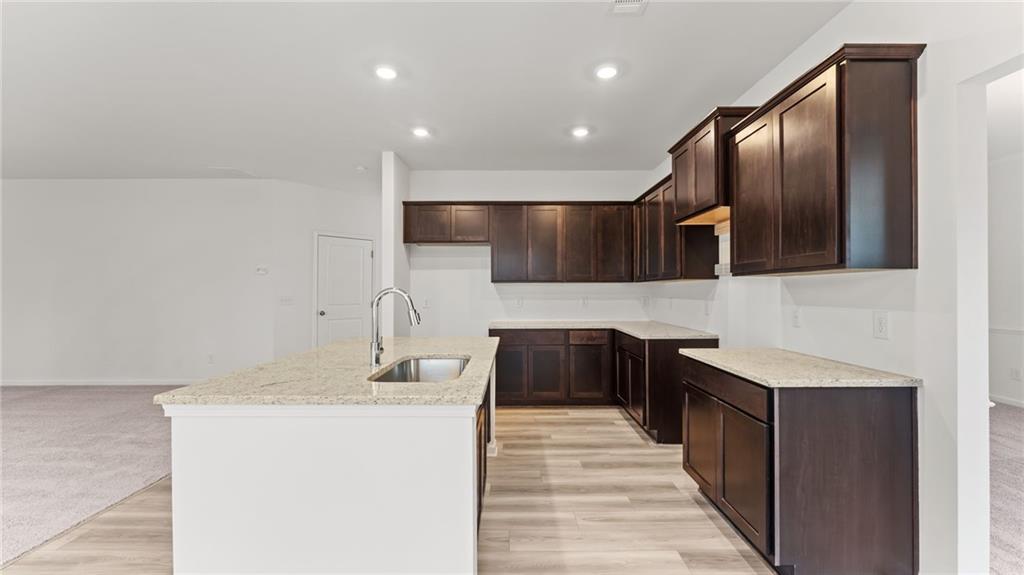 305 Bloomfield Circle Property Photo 4