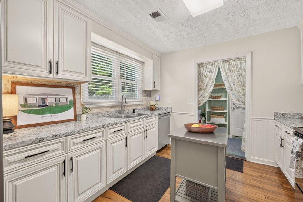 1013 S Madison Avenue Property Photo 10