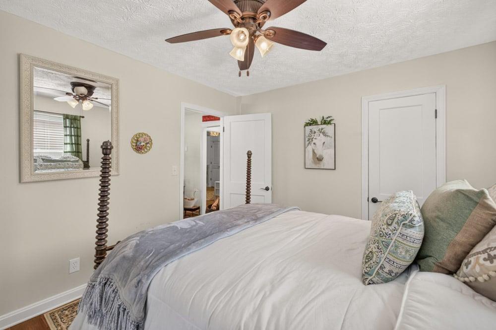 1013 S Madison Avenue Property Photo 16