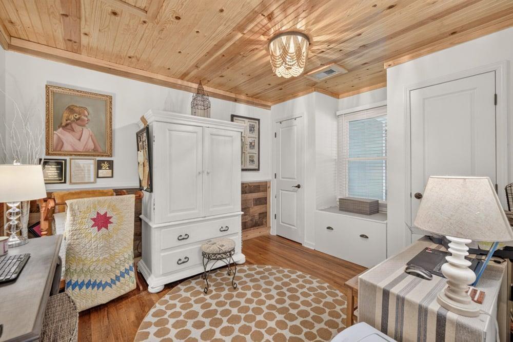 1013 S Madison Avenue Property Photo 17