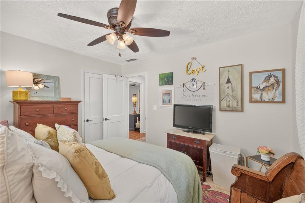 1013 S Madison Avenue Property Photo 20