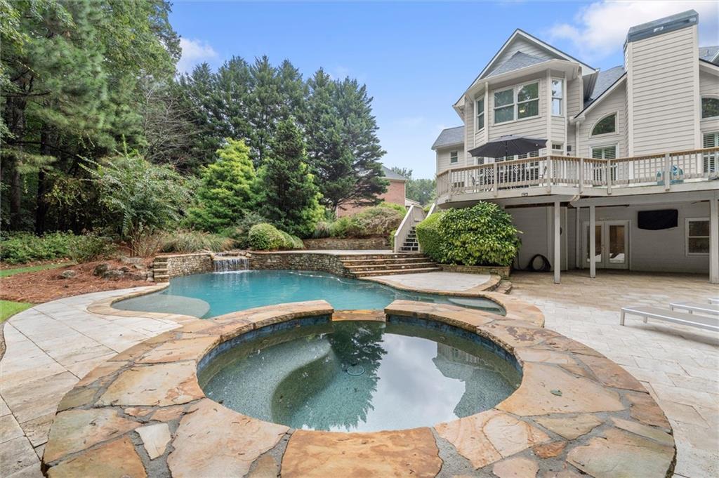 246 Cedarhurst Drive Property Photo 4