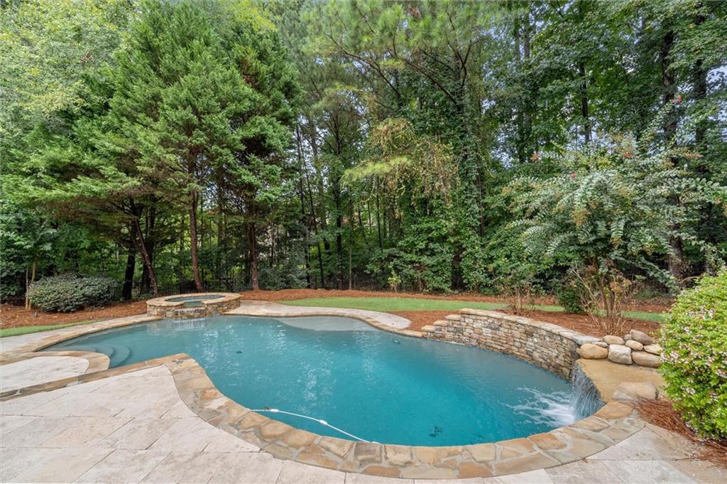 246 Cedarhurst Drive Property Photo 7