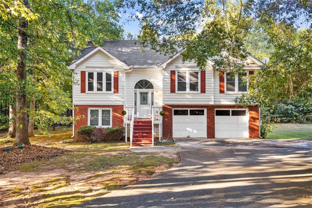215 Somerset Drive Property Photo 1