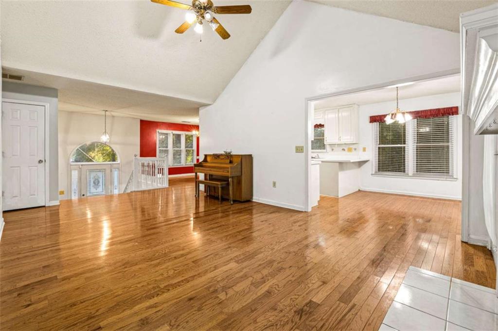 215 Somerset Drive Property Photo 4