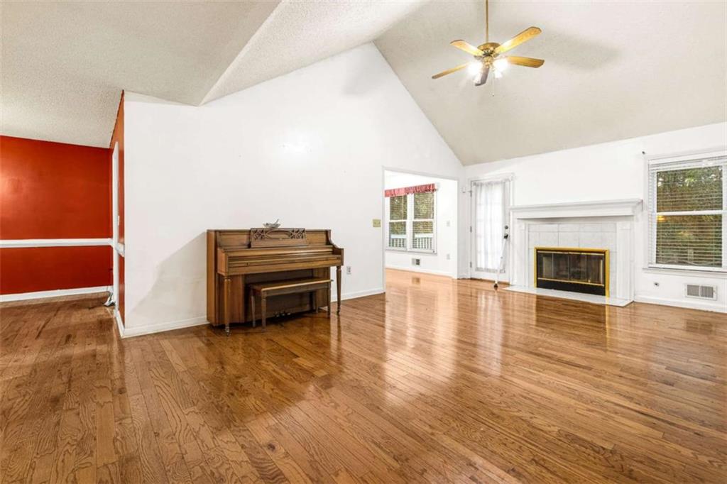 215 Somerset Drive Property Photo 5