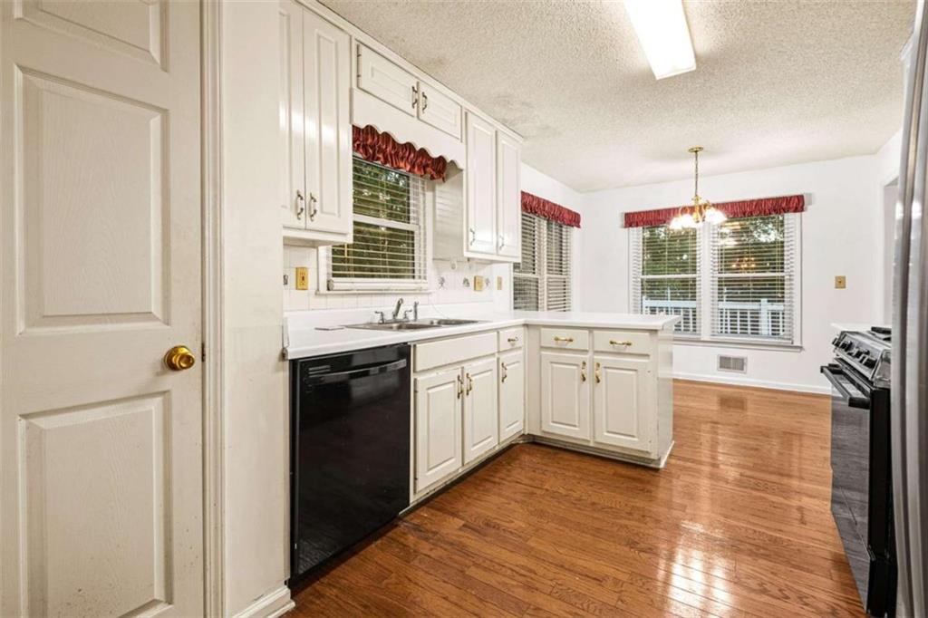 215 Somerset Drive Property Photo 8