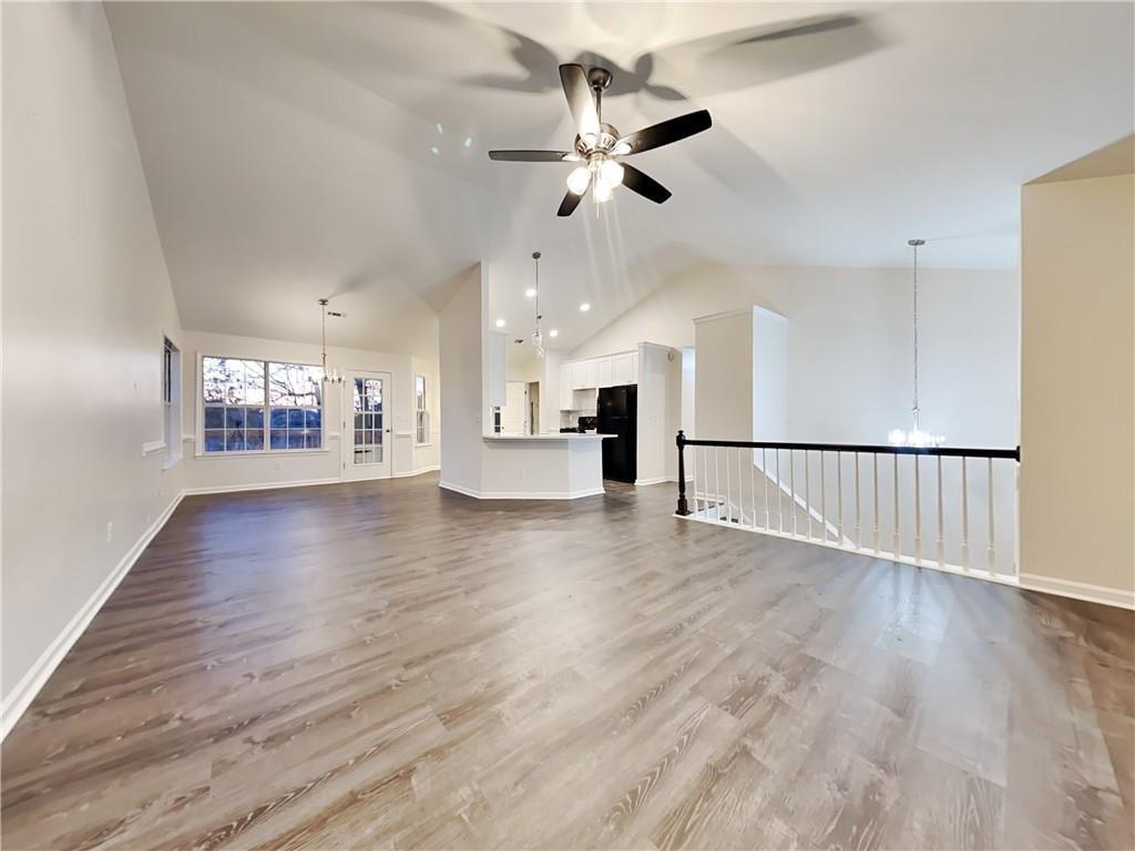 982 Forest Glen Property Photo 3