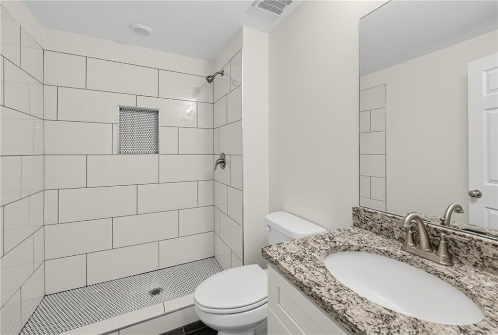 134 E 5th Street Property Photo 37