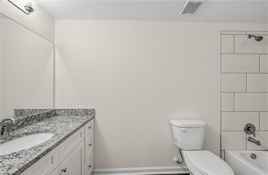 134 E 5th Street Property Photo 38