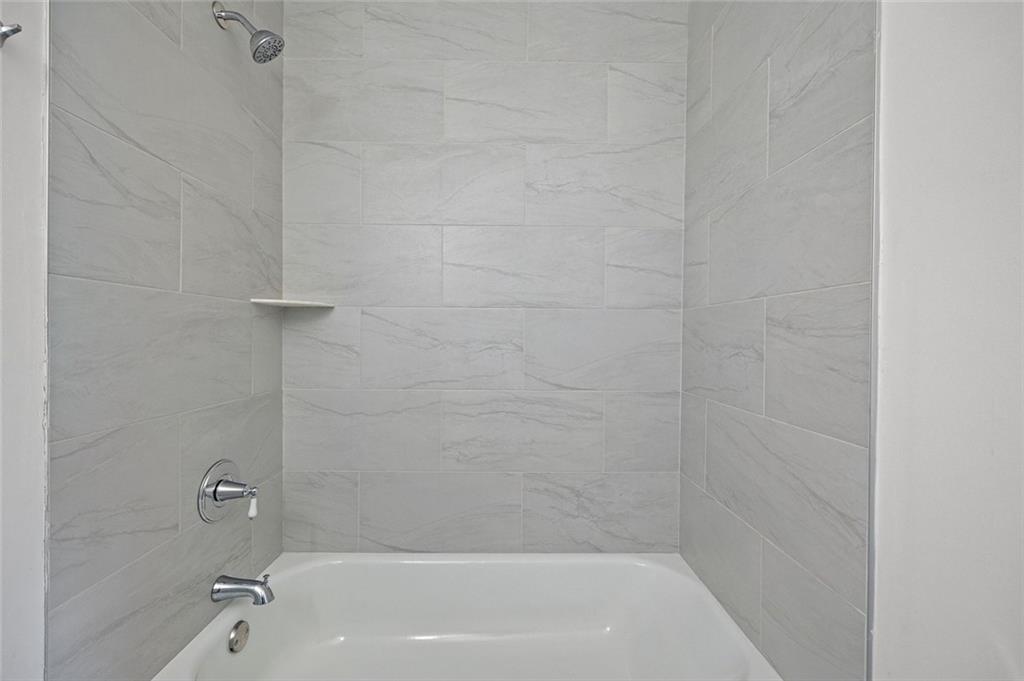 2082 Lenoa Lane Property Photo 9