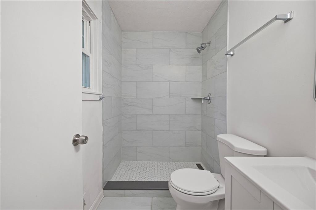 2082 Lenoa Lane Property Photo 16