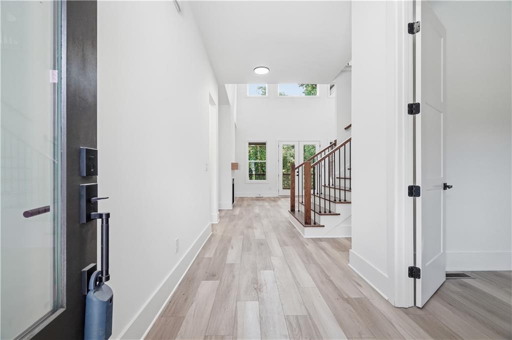 5676 Meadow View Drive Property Photo 3