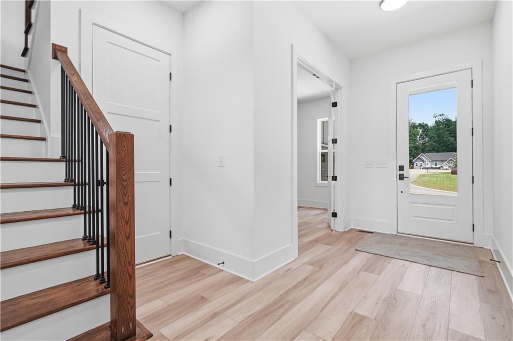 5676 Meadow View Drive Property Photo 4